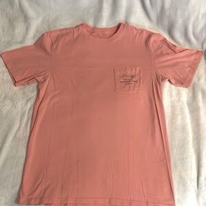 Peach colored vineyard vines women’s T-shirt size small. Has big logo on back